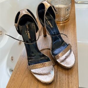 Saint Laurent
Leather Sandals
Women's Size: 8.5 | IT 38.5
Est. Retail $1,095